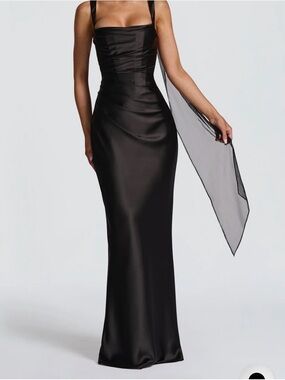 green emerald velvet dress Yulia Maxi Dress main image 0